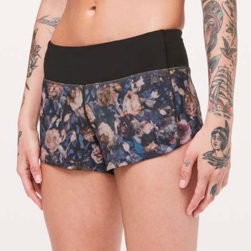 lululemon speed up shorts 2.5” rare frosted rose pattern sz 4